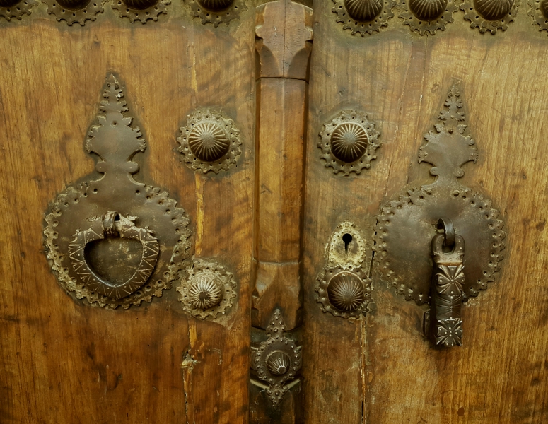 Knocking walk